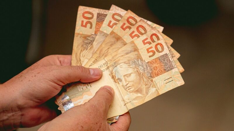 O que é abono salarial e como funciona esse benefício anual